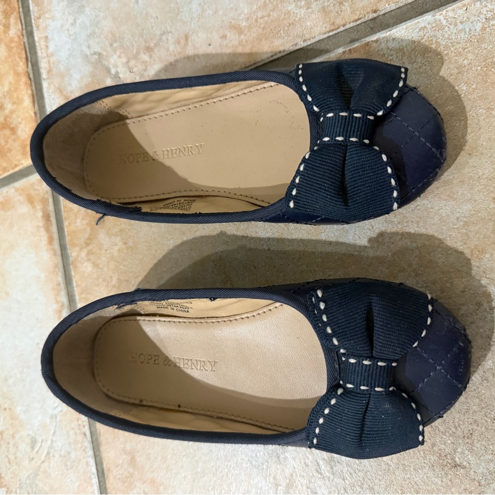 Girls Hope & Henry size 10 navy slip on dress shoes - Picture 2 of 4